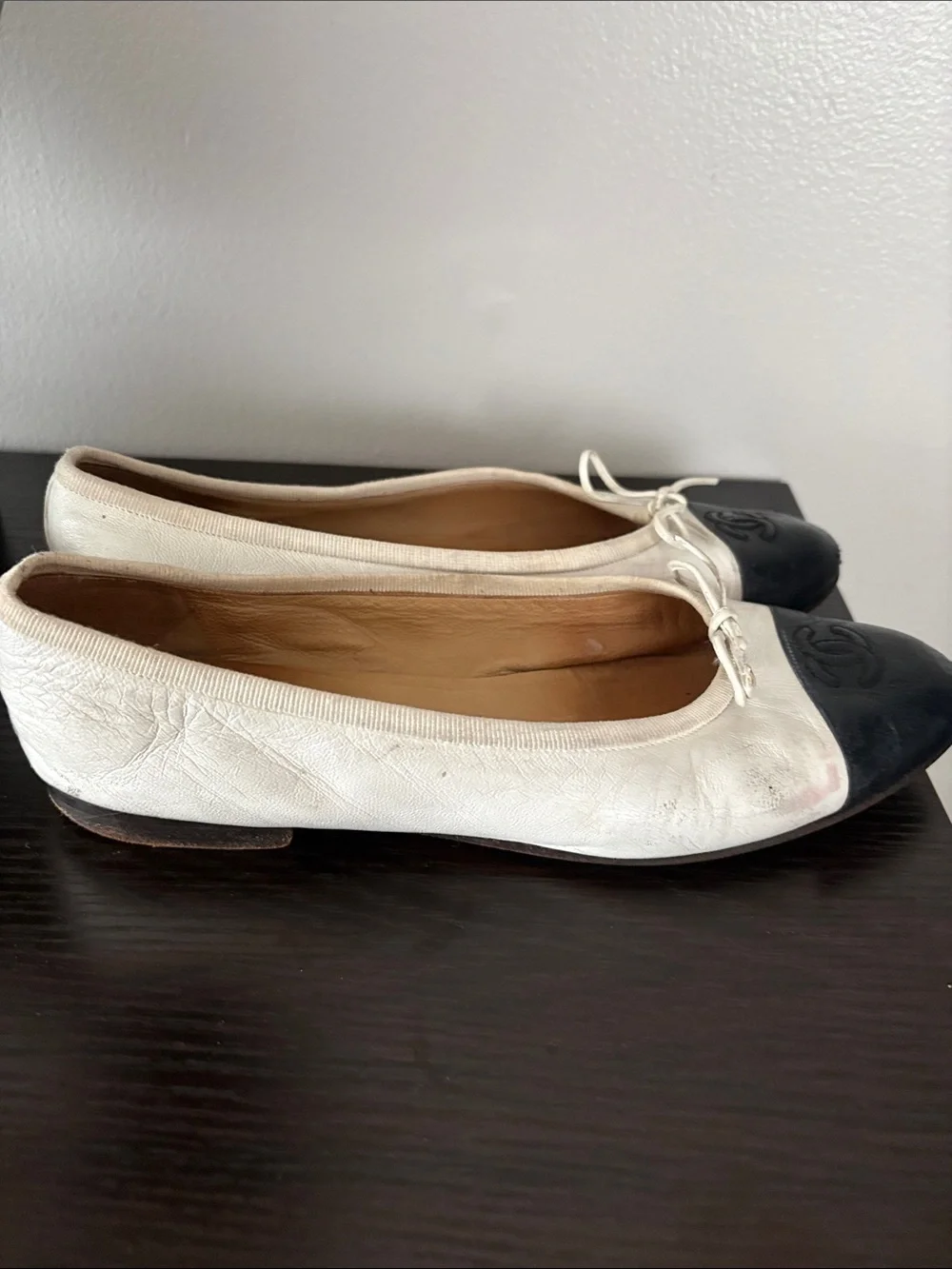 CHANEL White Leather Ballet Flats with Black Cap Toe and Bow